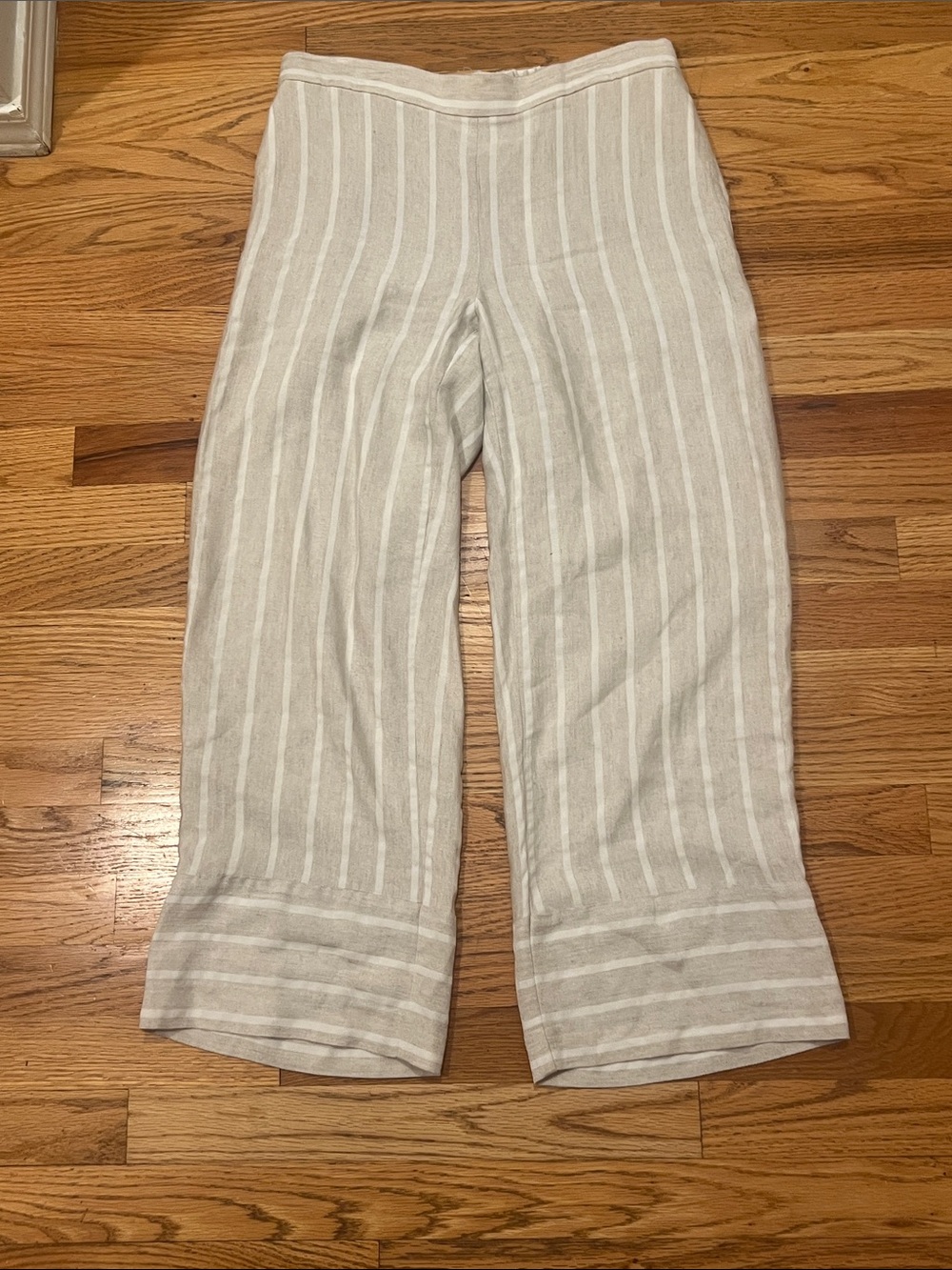 LOFT women’s small Beige & White Striped cropped Pull-On Pants